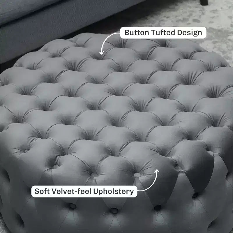 Tavolino rotondo ottomano con rivestimento effetto velluto, design capitonné e seduta imbottita